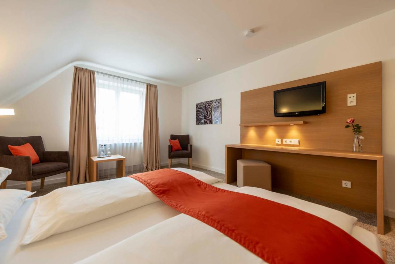 Hotel Gasthof Krone Niederstetten Extérieur photo