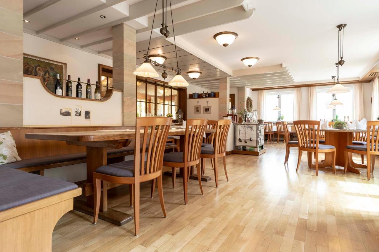 Hotel Gasthof Krone Niederstetten Extérieur photo